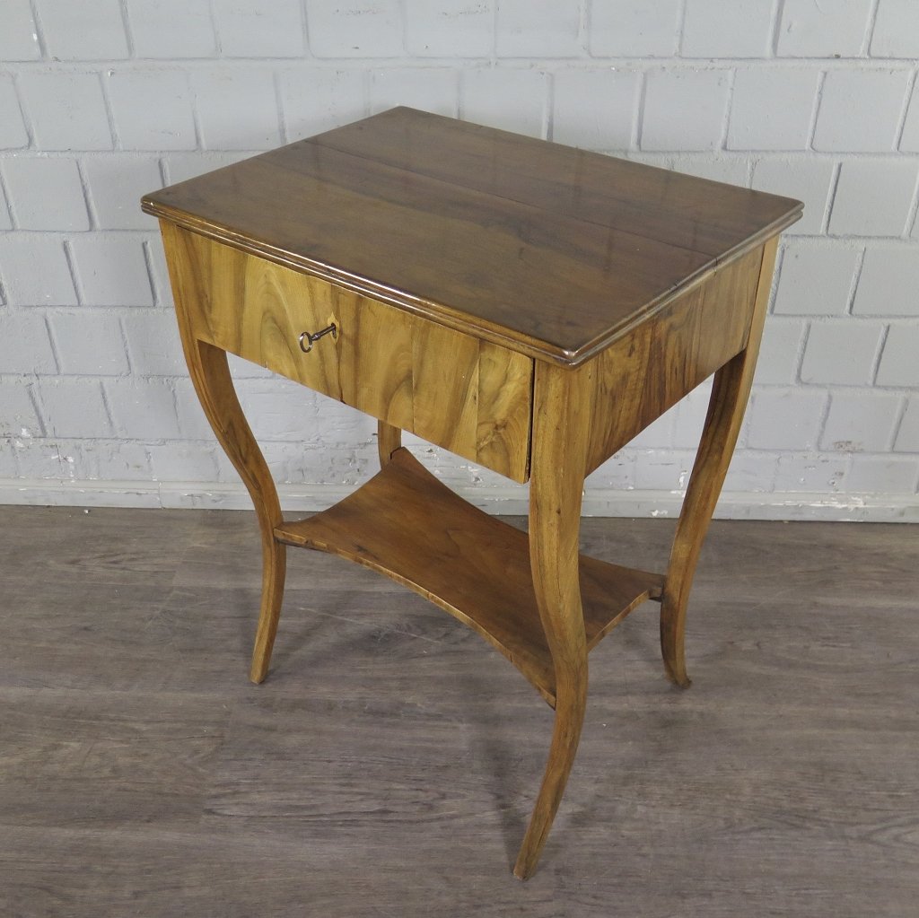 Nähtisch Biedermeier 1820 Nussbaum