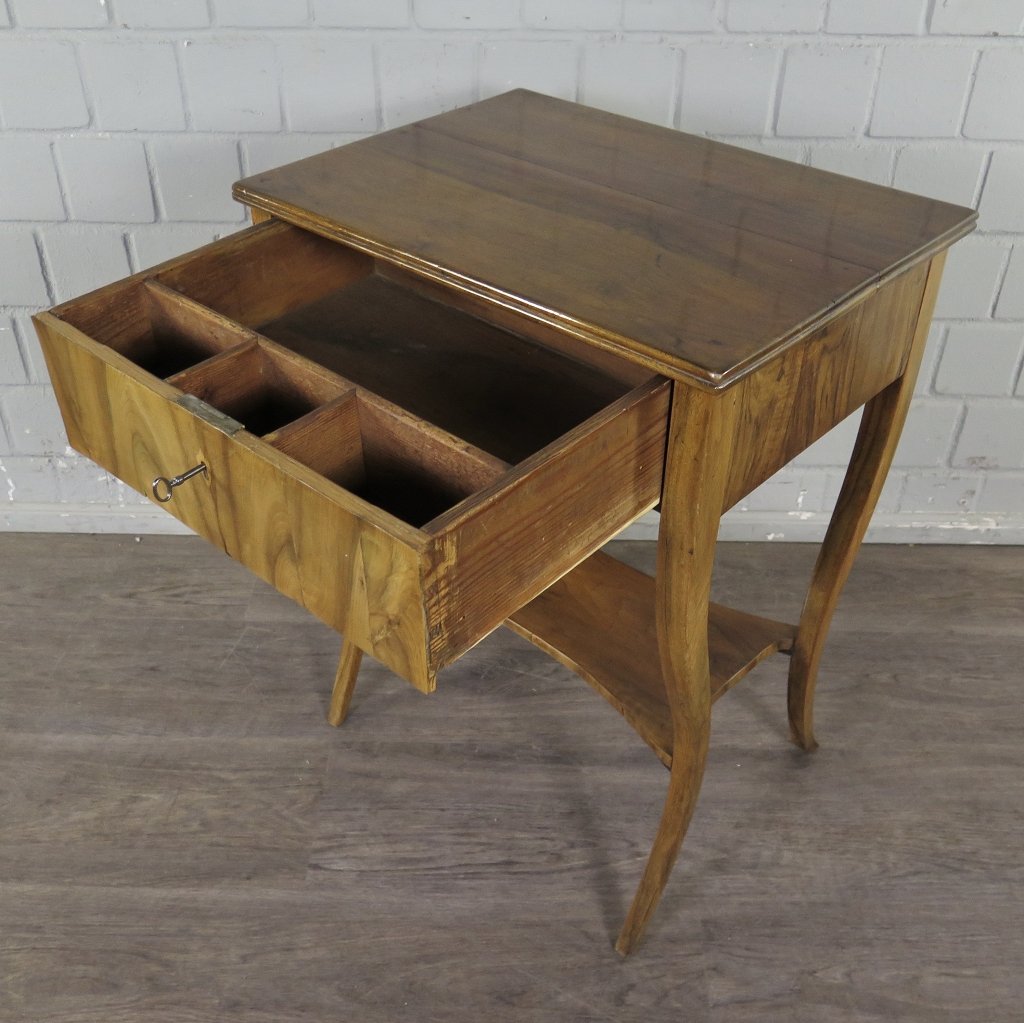 Nähtisch Biedermeier 1820 Nussbaum