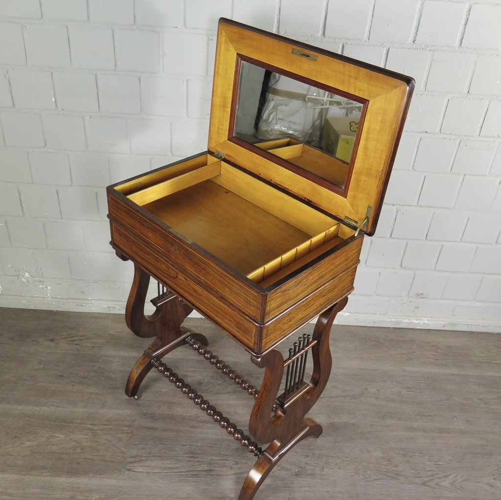 Nähtisch Biedermeier 1820 Nussbaum