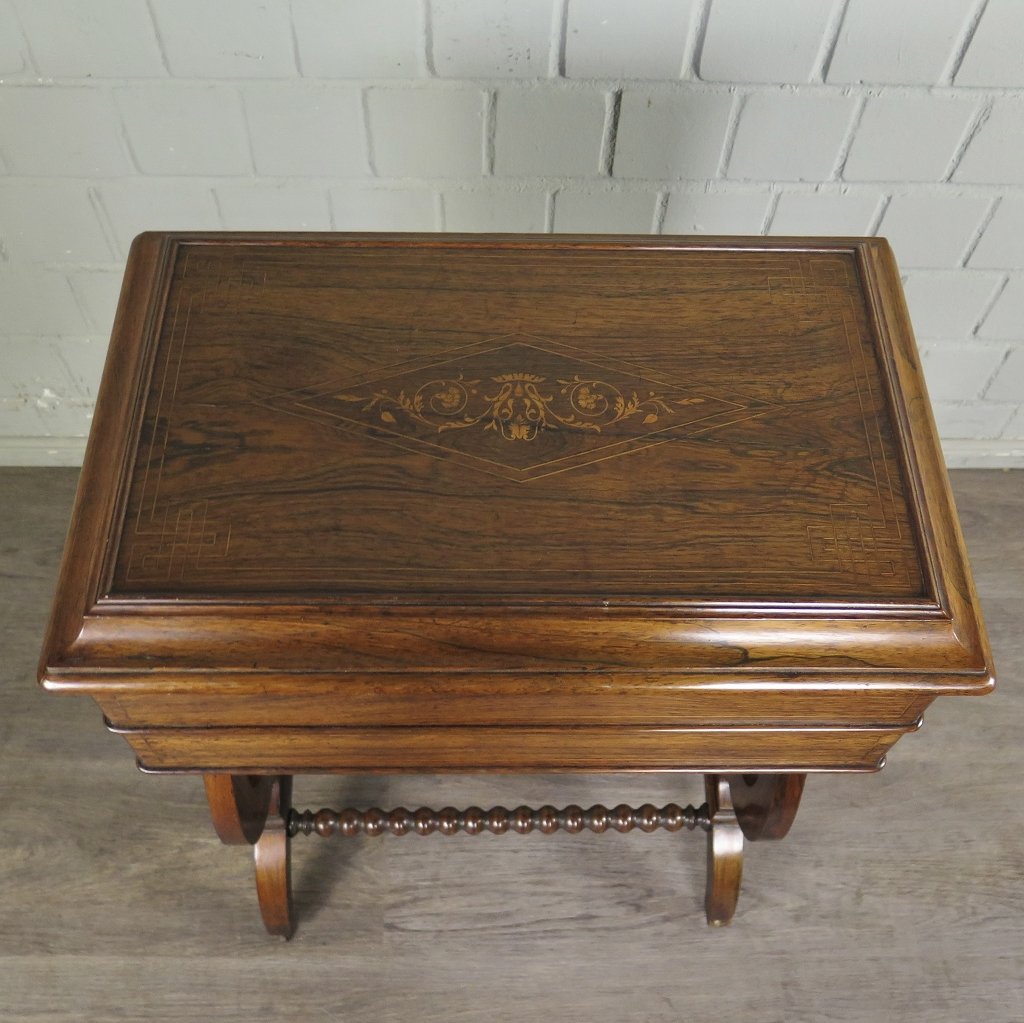 Nähtisch Biedermeier 1820 Nussbaum