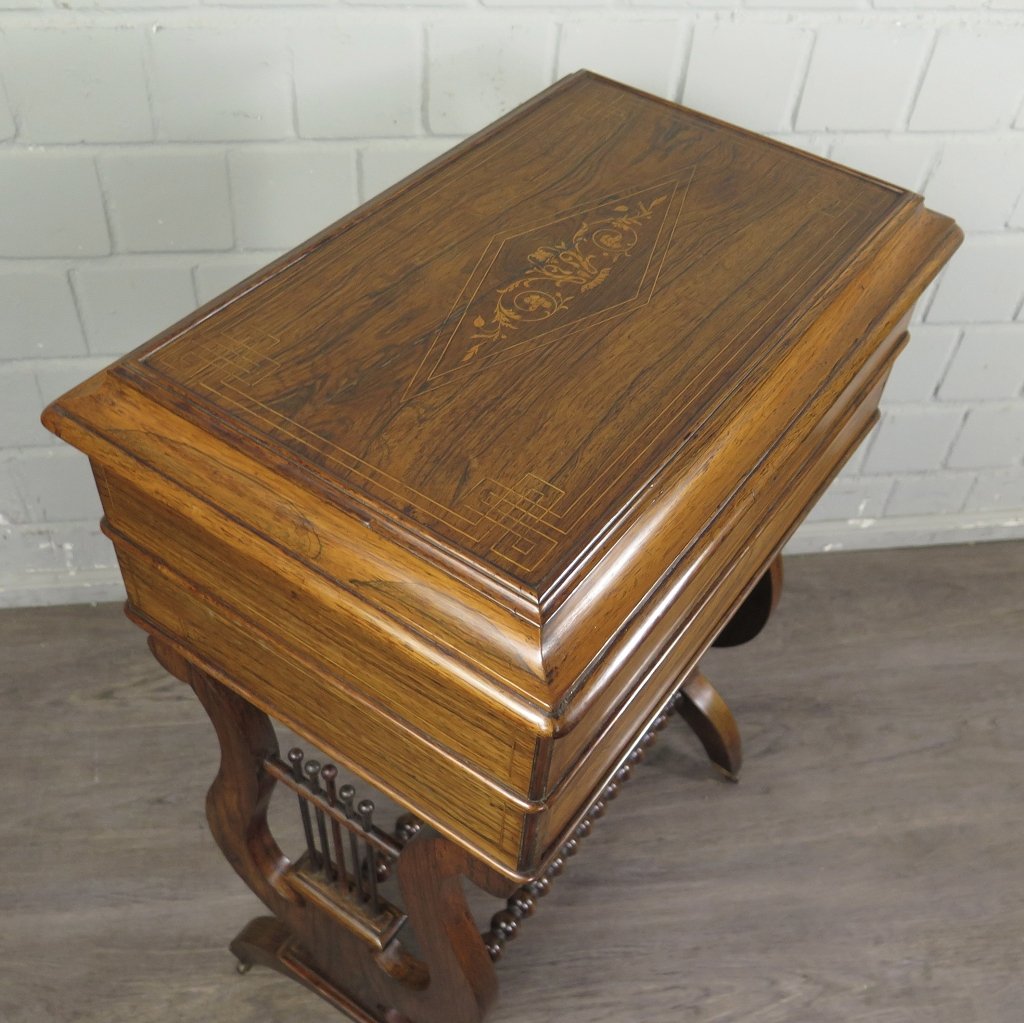 Nähtisch Biedermeier 1820 Nussbaum