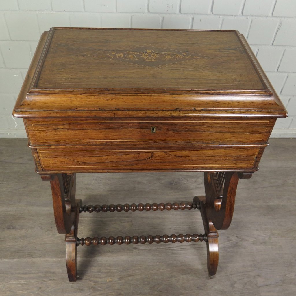 Nähtisch Biedermeier 1820 Nussbaum