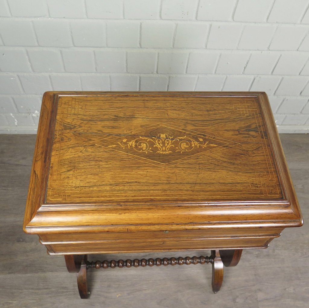 Nähtisch Biedermeier 1820 Nussbaum