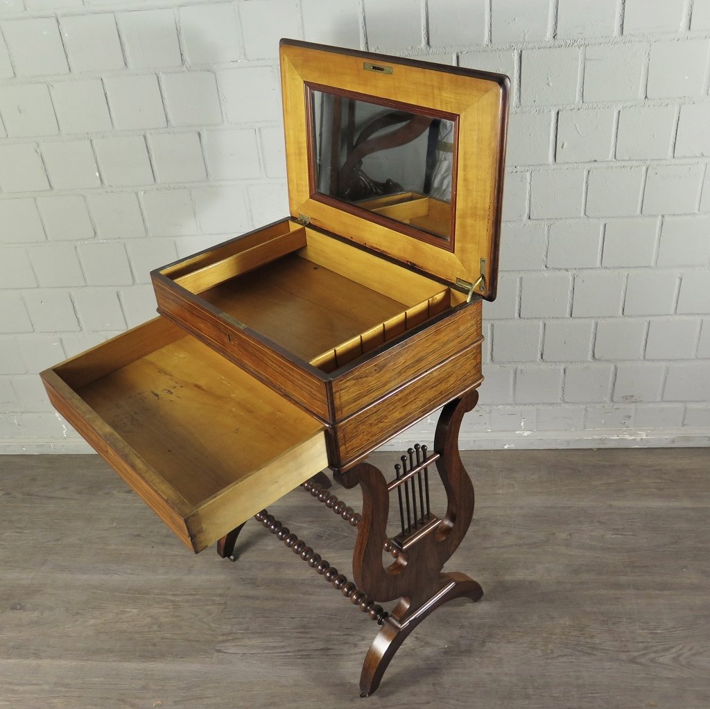Nähtisch Biedermeier 1820 Nussbaum