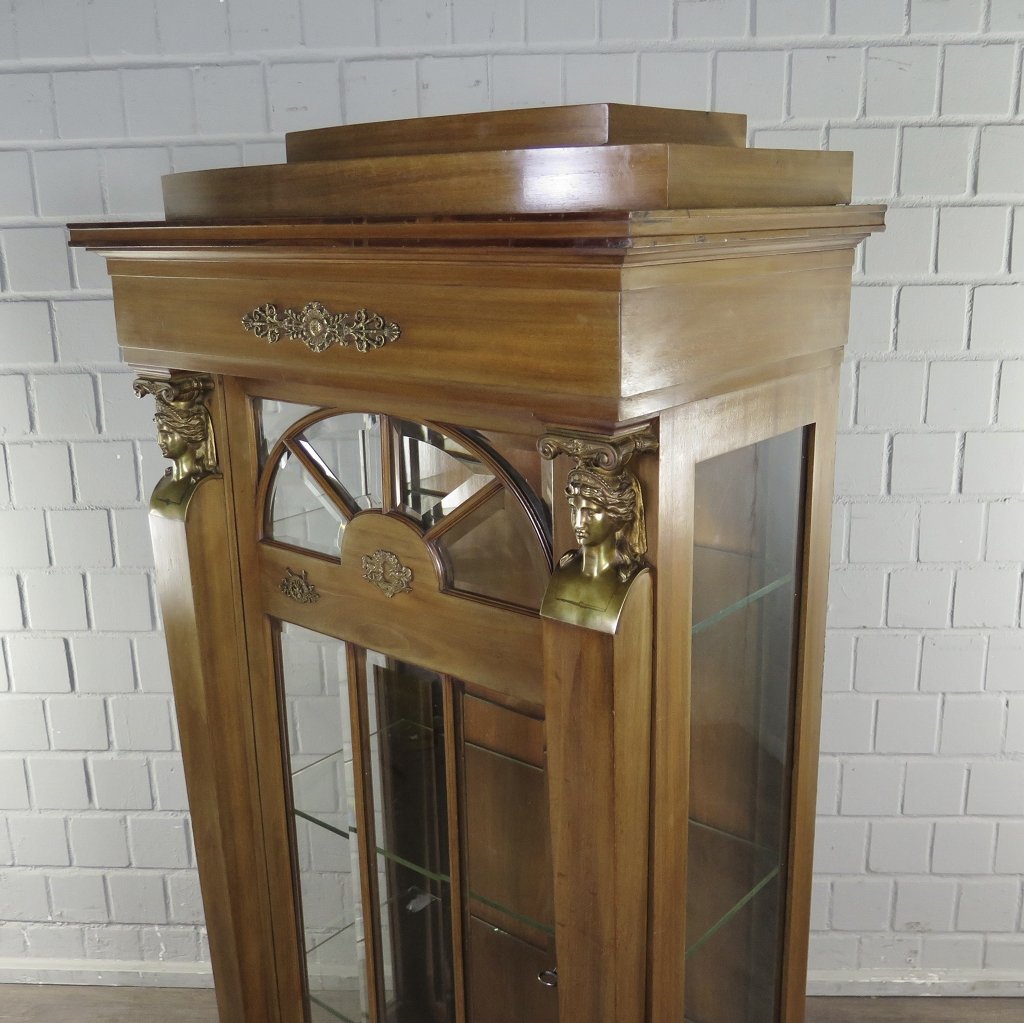 Vitrine Schaukasten Empirestil 1900 Nussbaum