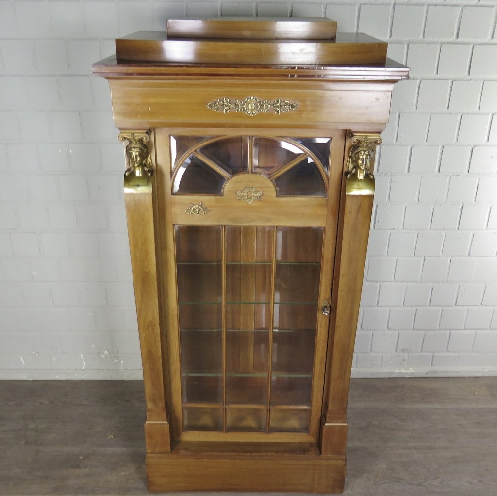 Vitrine Schaukasten Empirestil 1900 Nussbaum