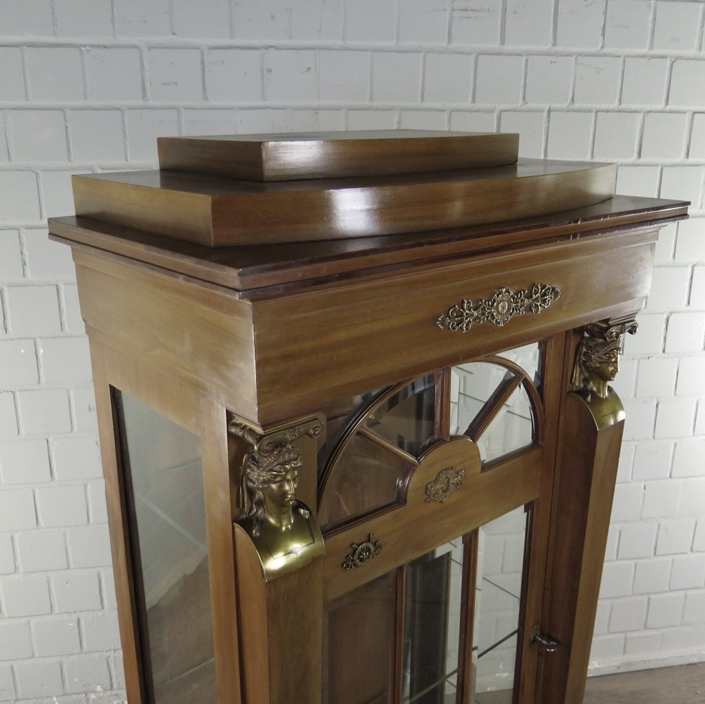 Vitrine Schaukasten Empirestil 1900 Nussbaum