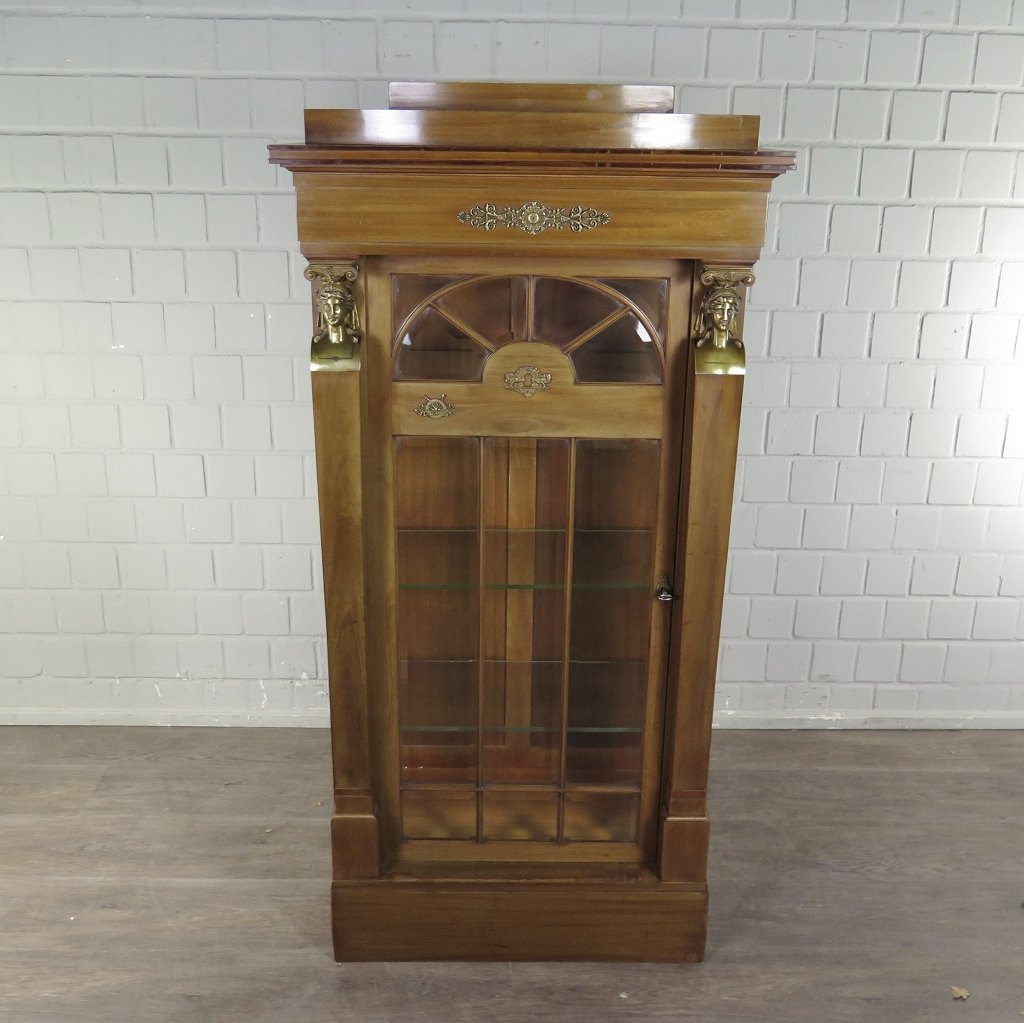 Vitrine Schaukasten Empirestil 1900 Nussbaum