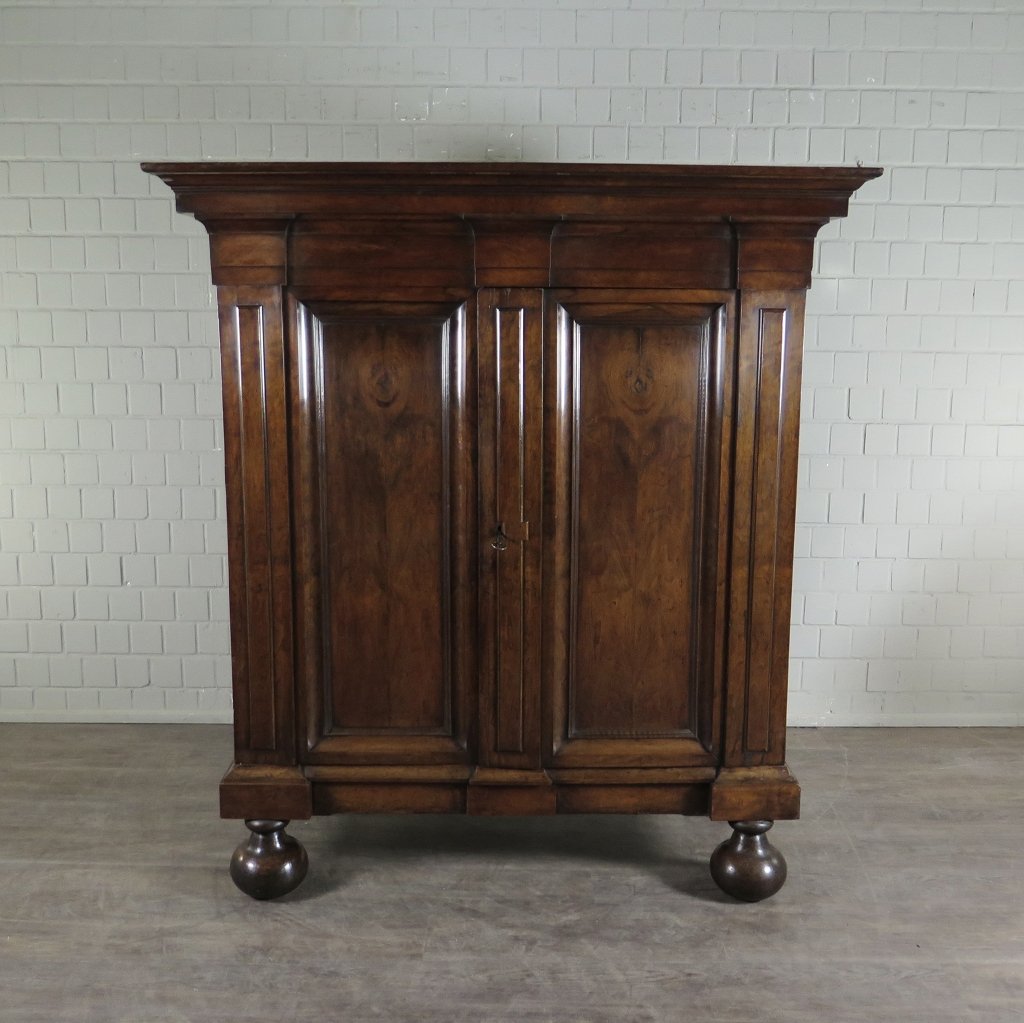 Kleiderschrank Schrank Barock 1780 Nussbaum