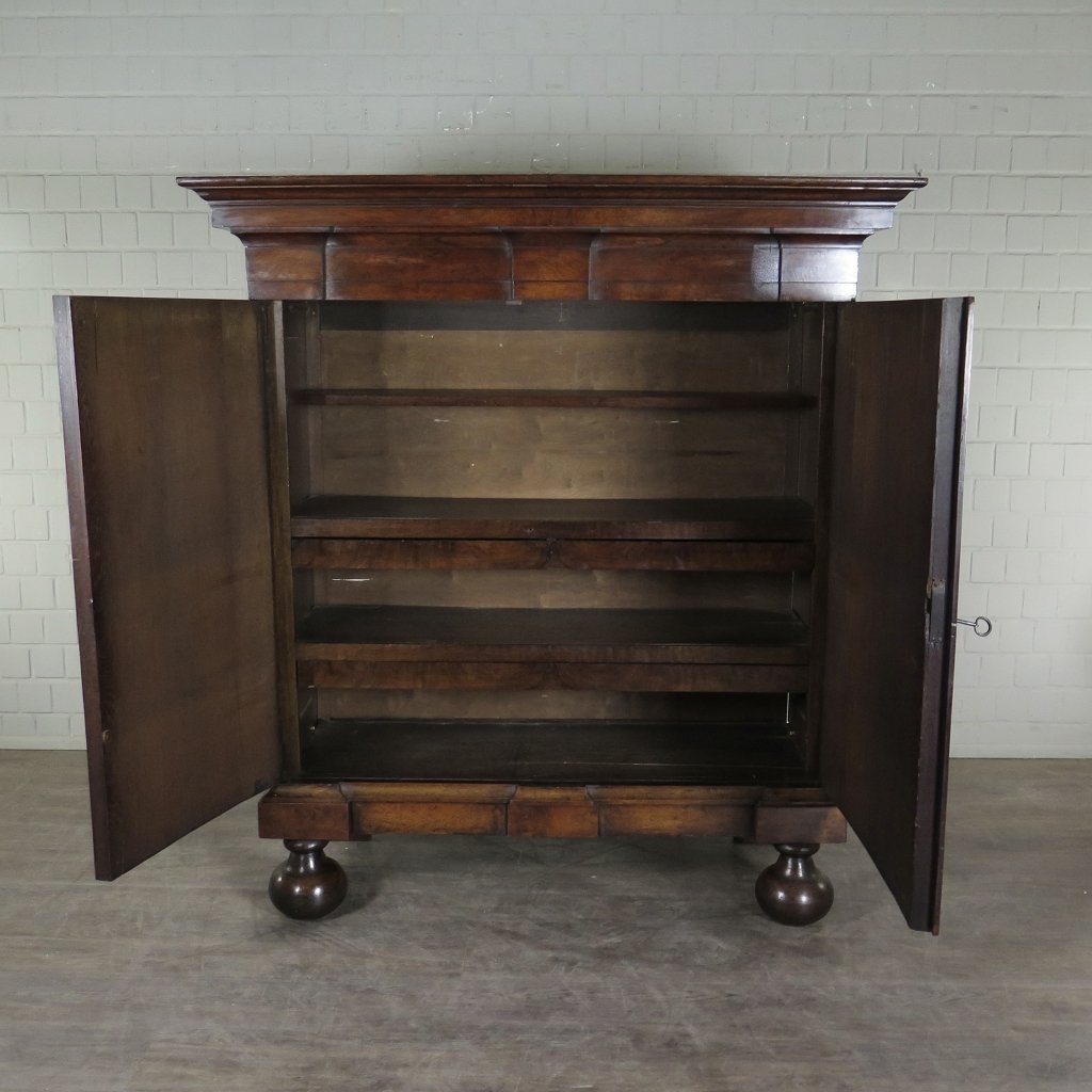 Kleiderschrank Schrank Barock 1780 Nussbaum