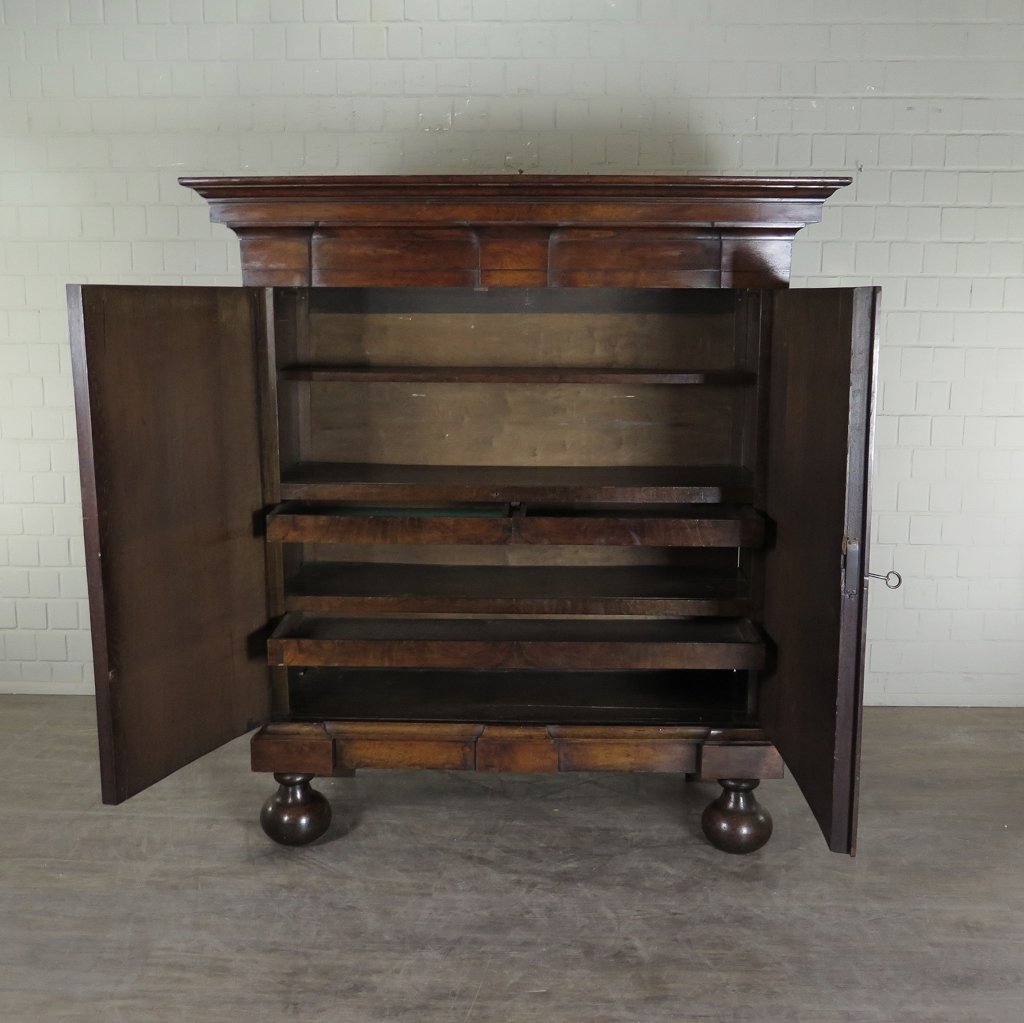Kleiderschrank Schrank Barock 1780 Nussbaum