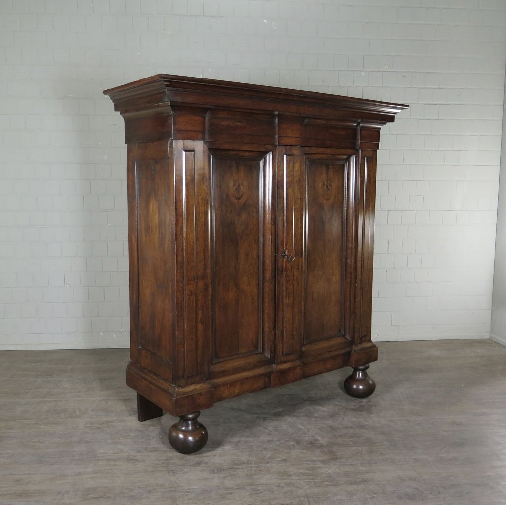 Kleiderschrank Schrank Barock 1780 Nussbaum