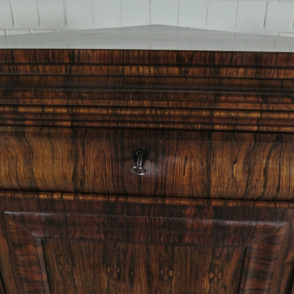 Eckschrank Schrank Historismus 1870 Nussbaum