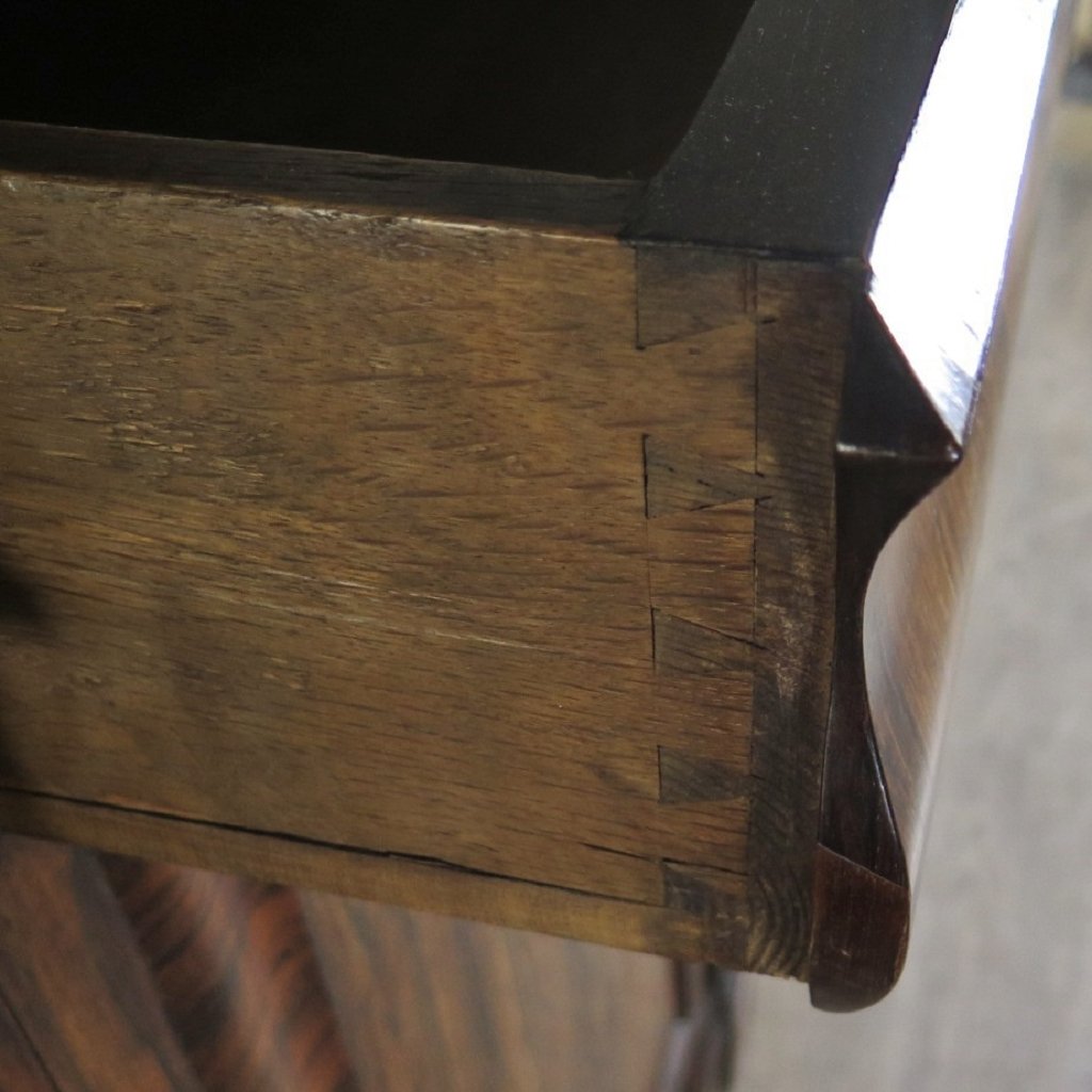 Eckschrank Schrank Historismus 1870 Nussbaum