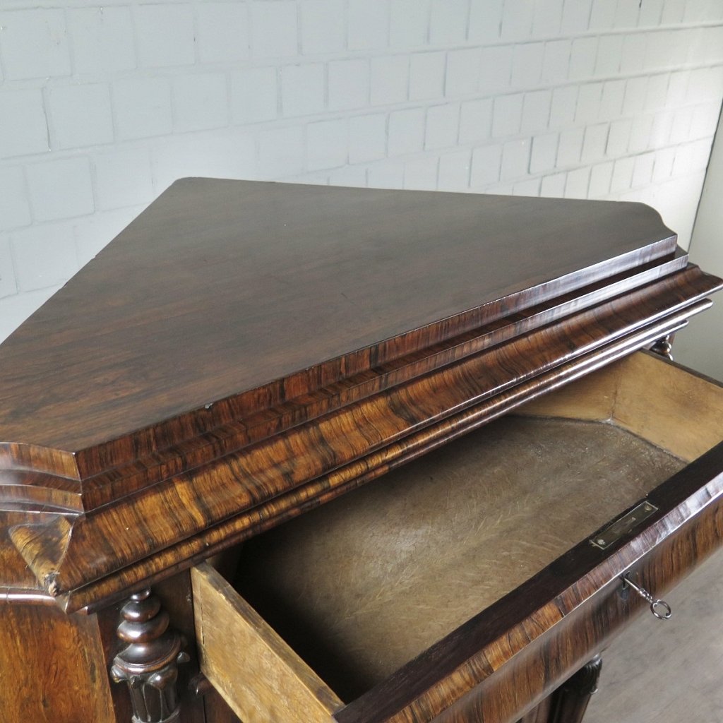 Eckschrank Schrank Historismus 1870 Nussbaum
