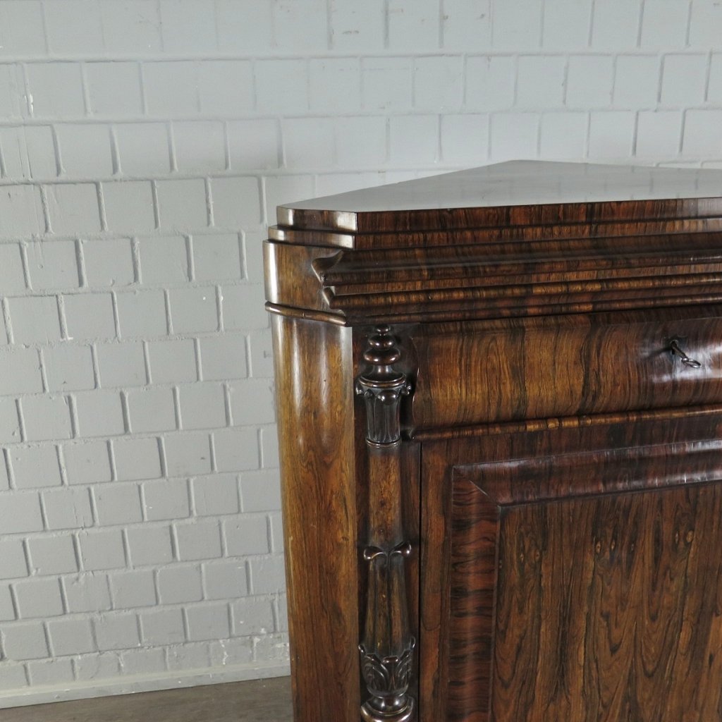 Eckschrank Schrank Historismus 1870 Nussbaum