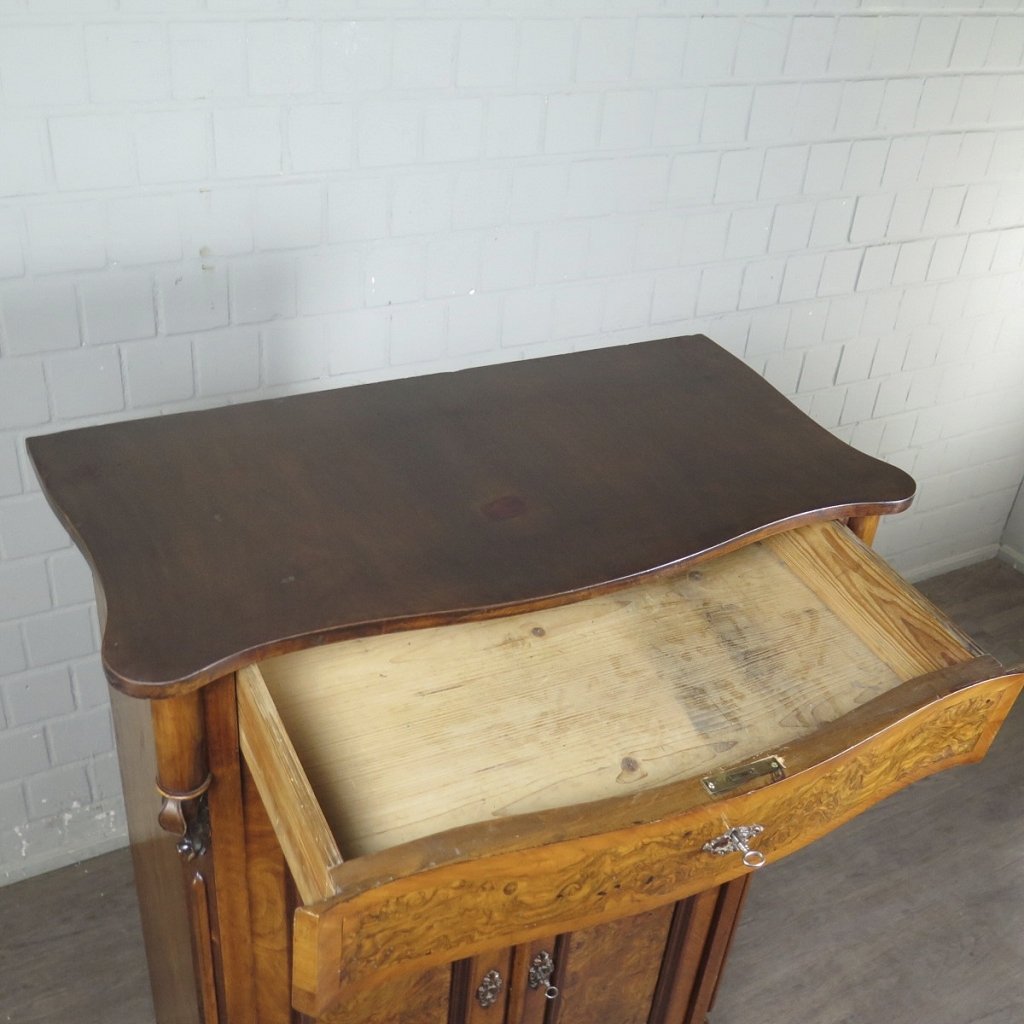 Vertiko Louis Philippe 1860 Nussbaum