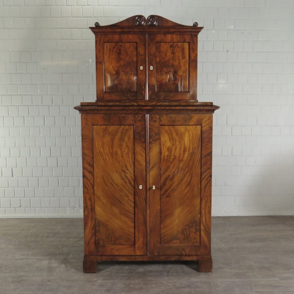 Schrank mit Aufsatz Biedermeier 1820 Mahagoni