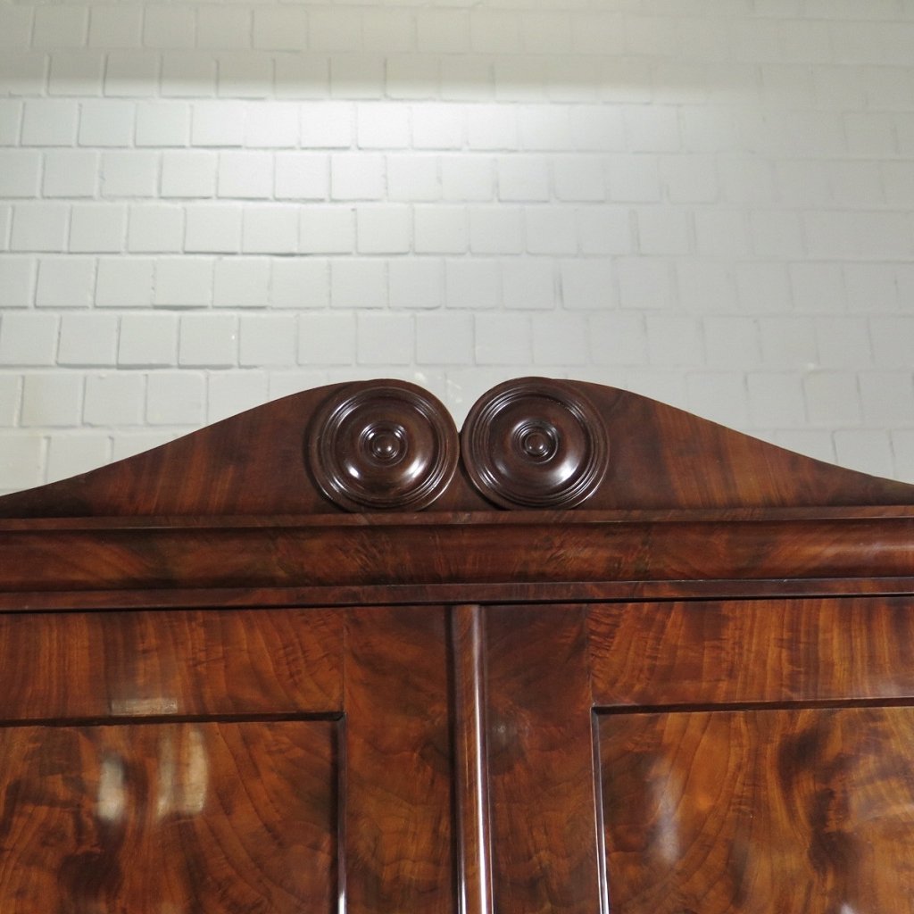Schrank mit Aufsatz Biedermeier 1820 Mahagoni