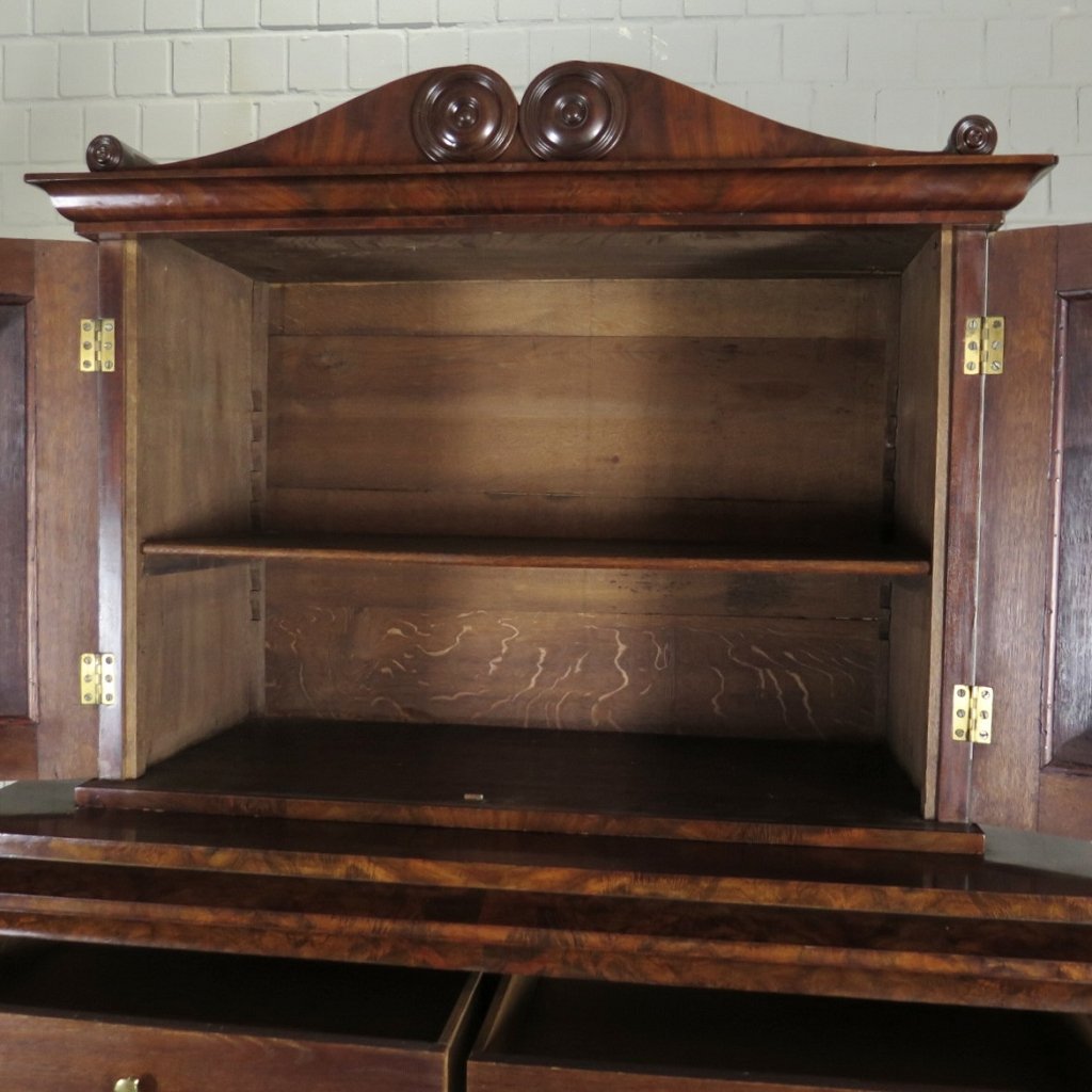 Schrank mit Aufsatz Biedermeier 1820 Mahagoni