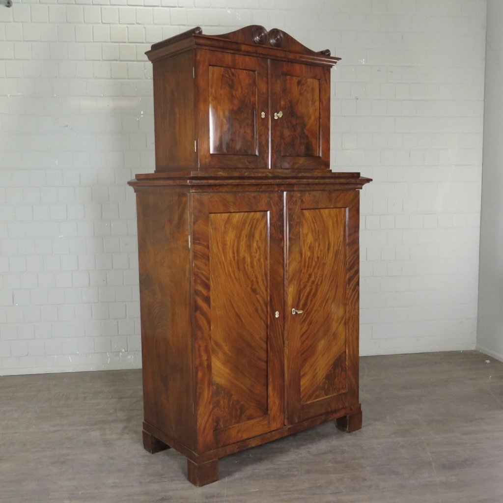 Schrank mit Aufsatz Biedermeier 1820 Mahagoni 
