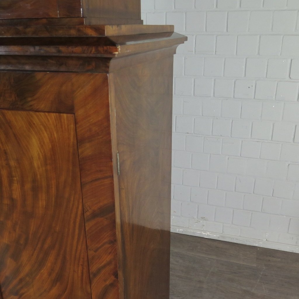 Schrank mit Aufsatz Biedermeier 1820 Mahagoni