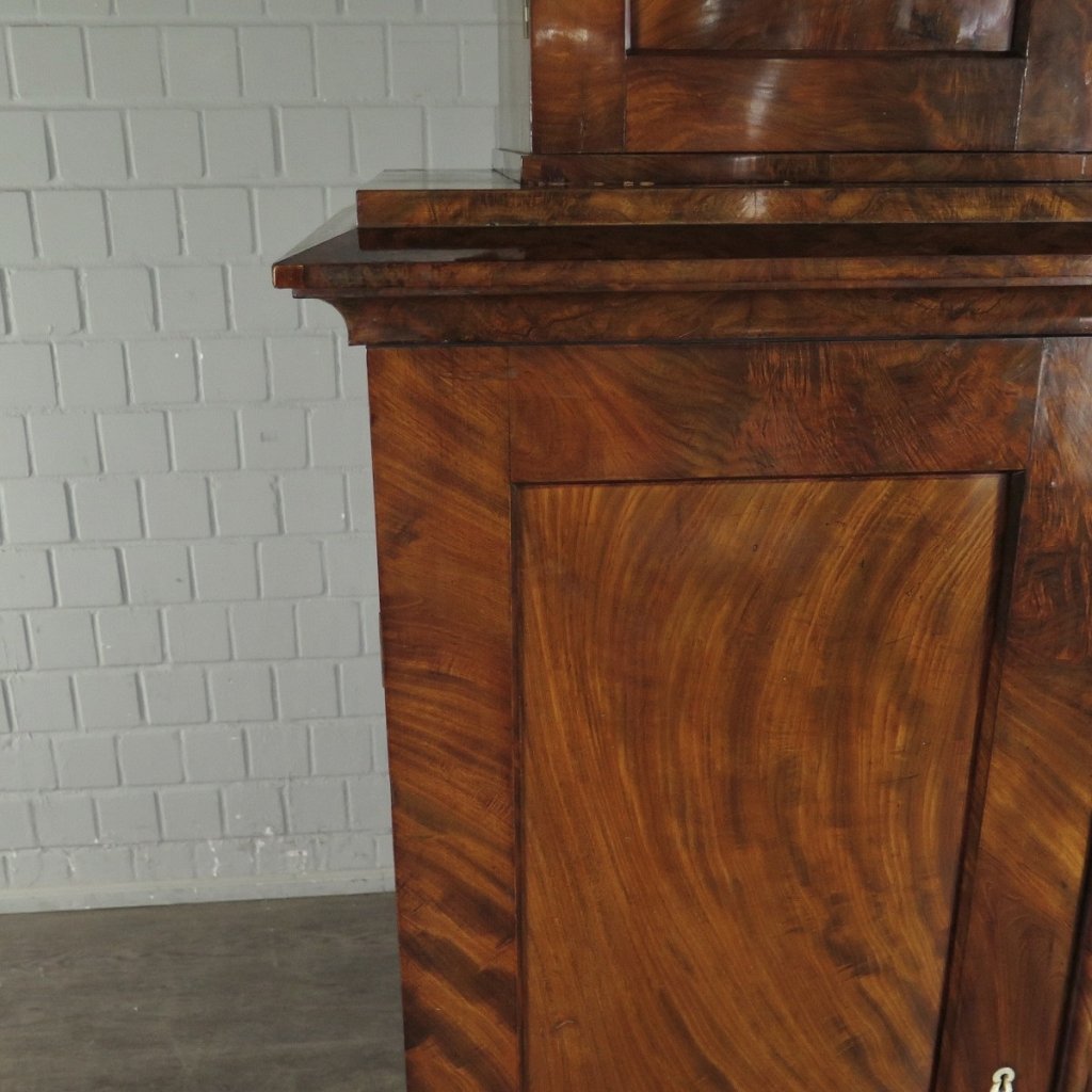 Schrank mit Aufsatz Biedermeier 1820 Mahagoni
