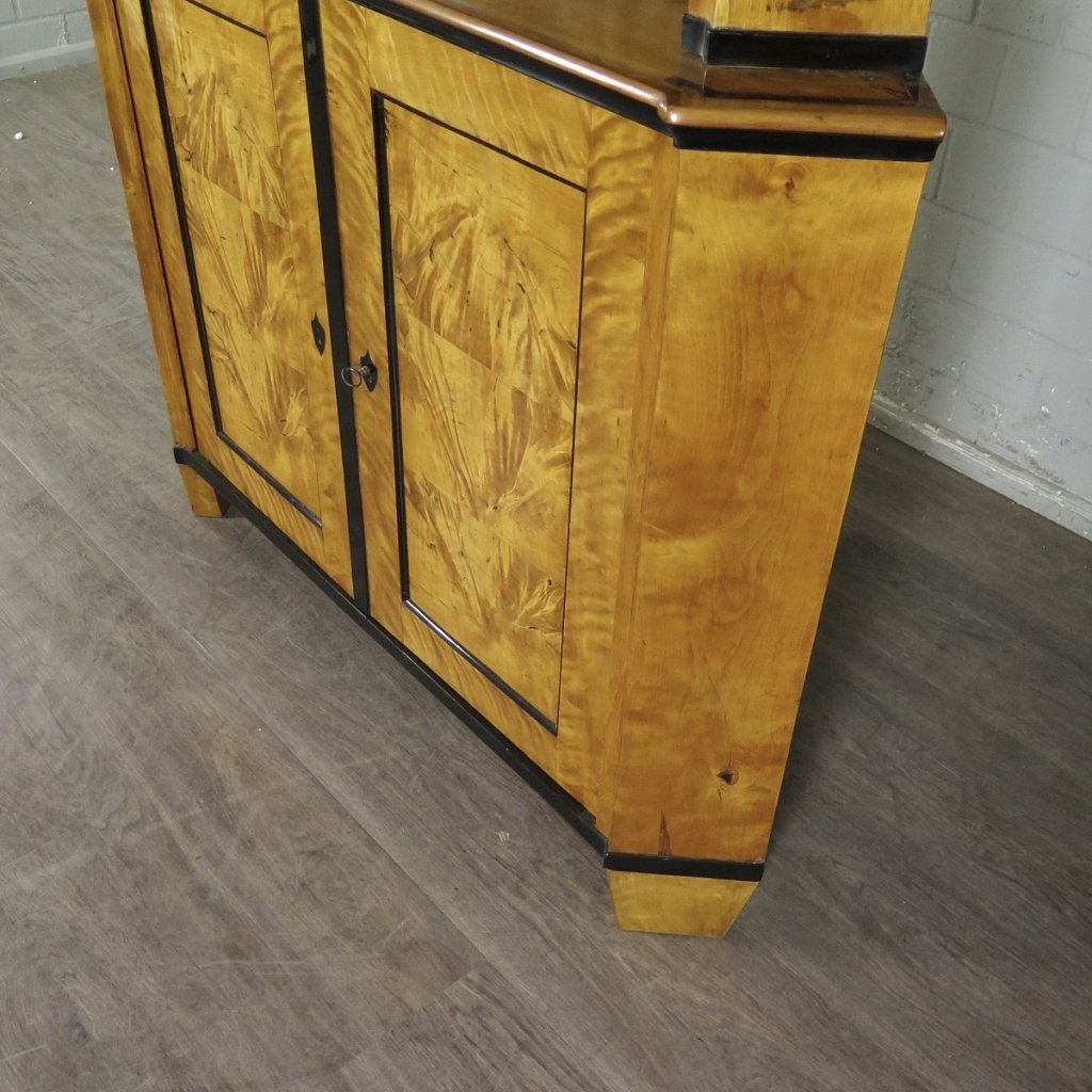 Eckschrank Eckvitrine Biedermeier 1830 Birke