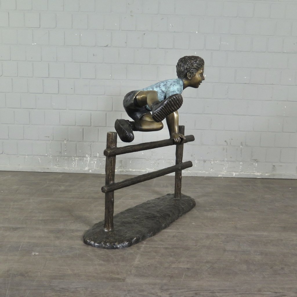 Skulptur Junge Holzzaun Bronze 0,90 m