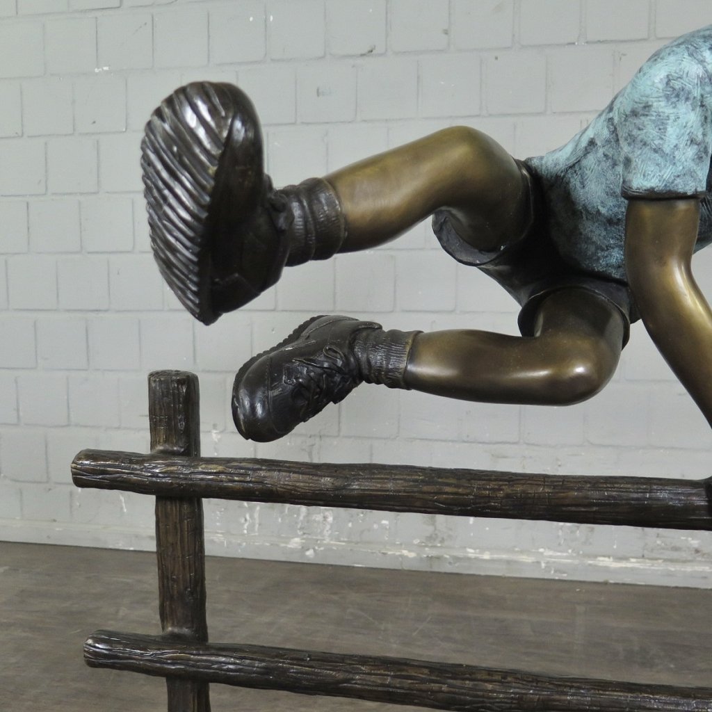 Skulptur Junge Holzzaun Bronze 0,90 m