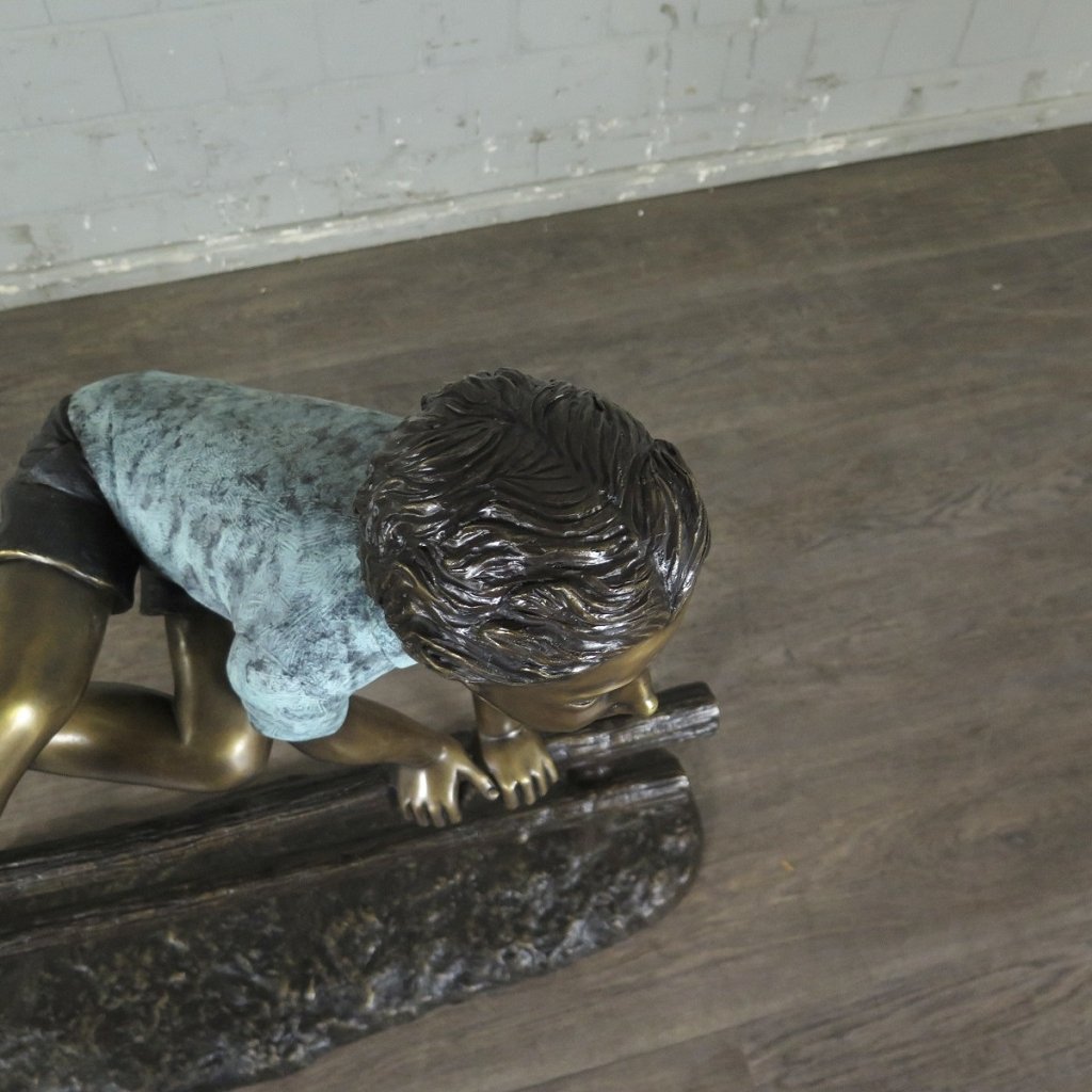 Skulptur Junge Holzzaun Bronze 0,90 m