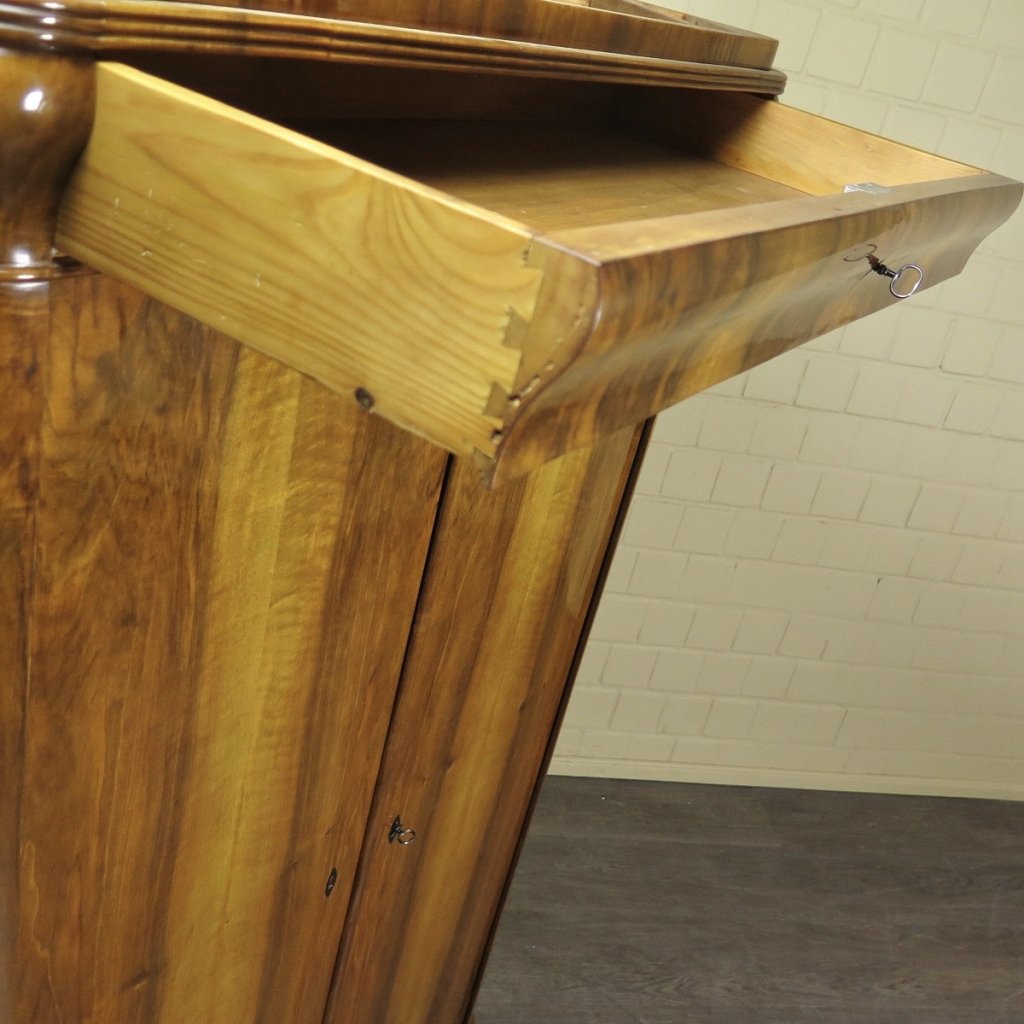 Kleiderschrank Schrank Biedermeier 1840 Nussbaum